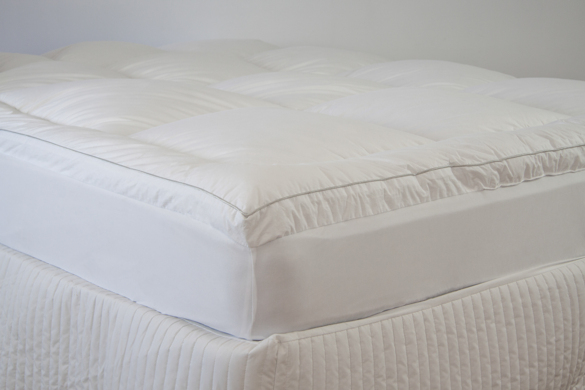 Ardor 1500GSM Ball Fibre Mattress Topper White QUEEN